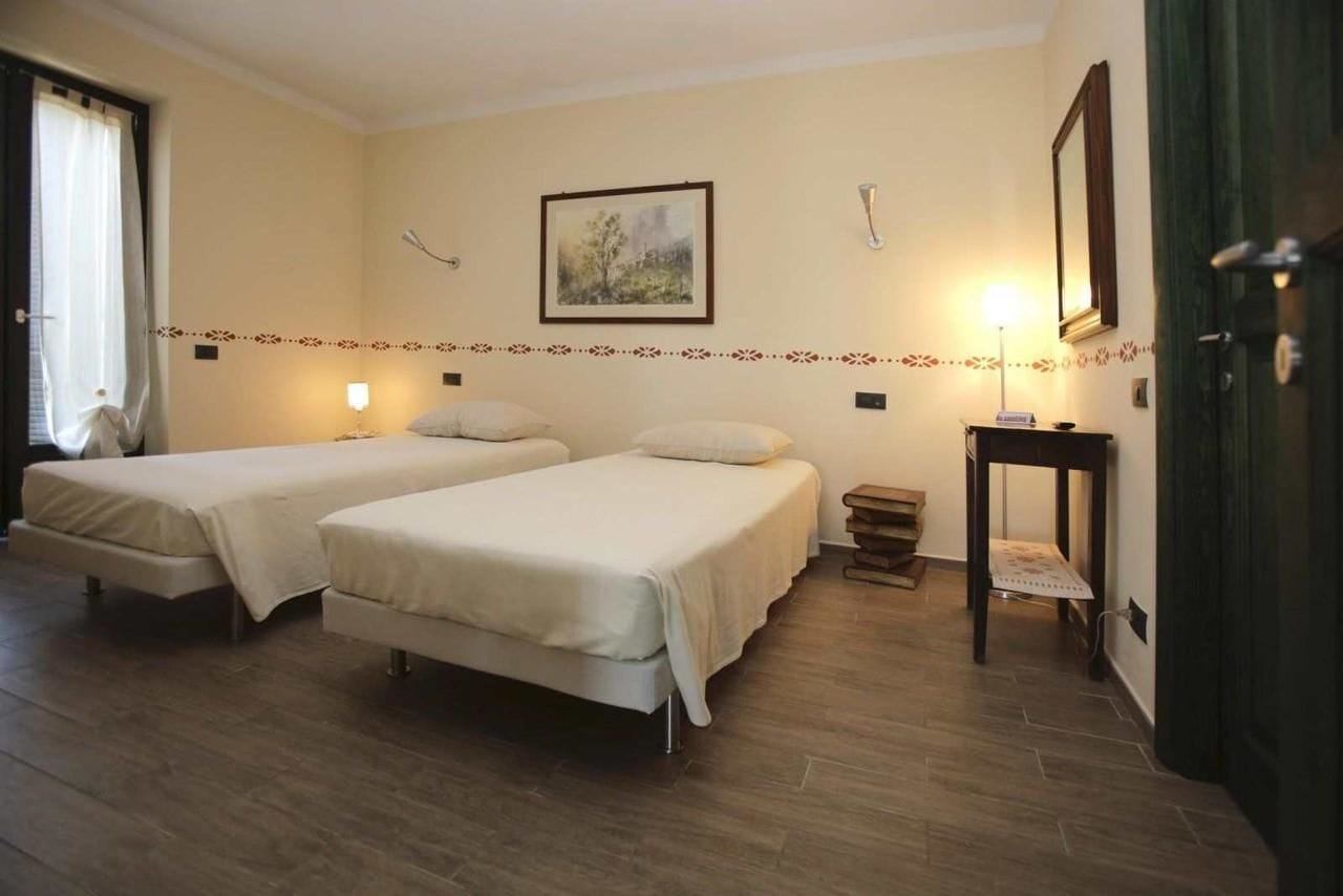 Chambre Double ou avec lits jumeaux, côté jardin | Literie de qualité supérieure, bureau, Wi-Fi gratuit, draps fournis