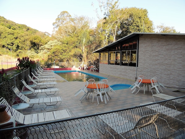 Indoor pool, 2 outdoor pools, open 10 AM to 6 PM, pool umbrellas - Pousada Juriti Eco Hotel (Sao Roque)