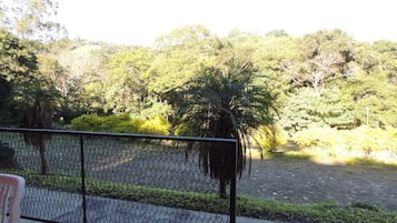 Apartamento básico, 1 quarto, no piso térreo | Vista do quarto