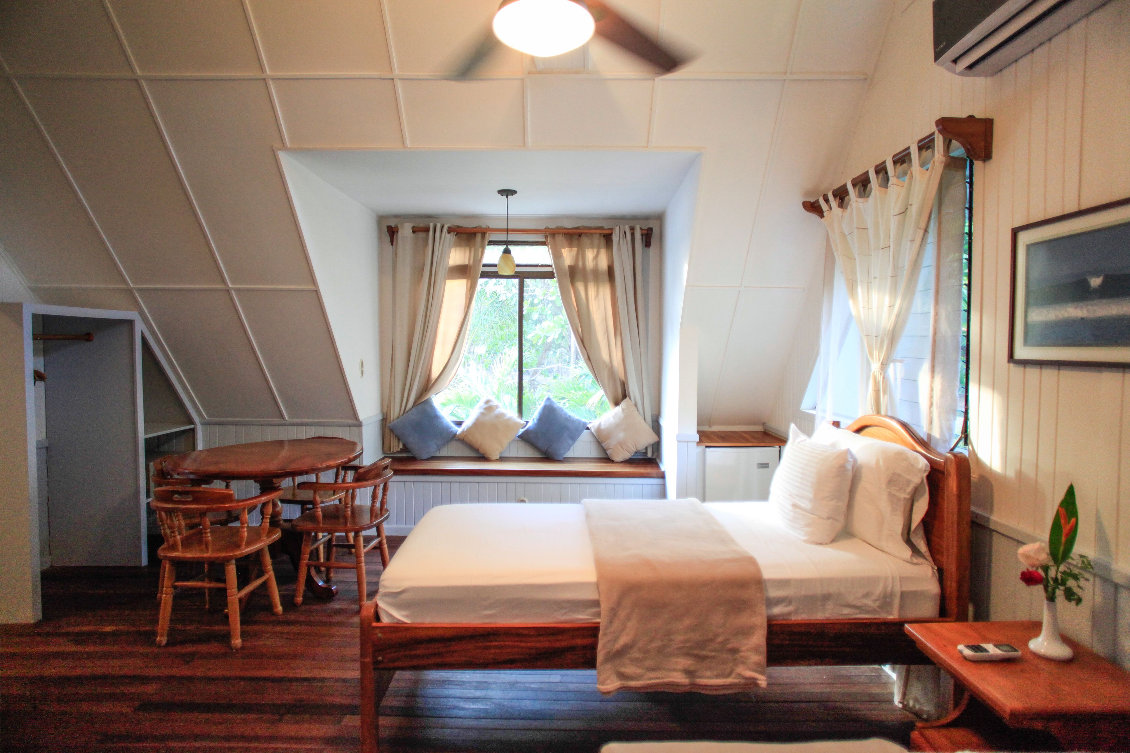 Chambre Deluxe, 1 grand lit, vue plage, en front de plage (Jungle) | Coffres-forts dans les chambres, Wi-Fi gratuit, draps fournis