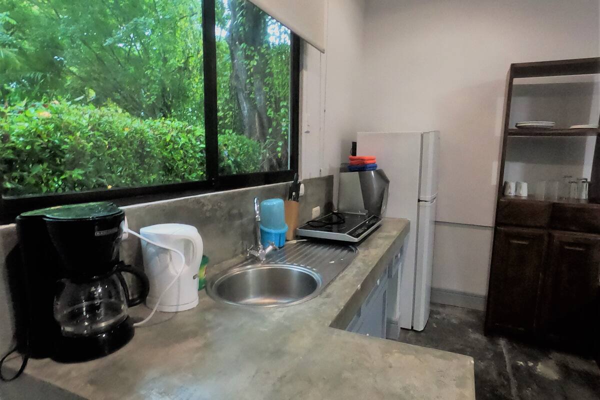 deluxe studio (swell) | in-room safe, free wifi, bed sheets