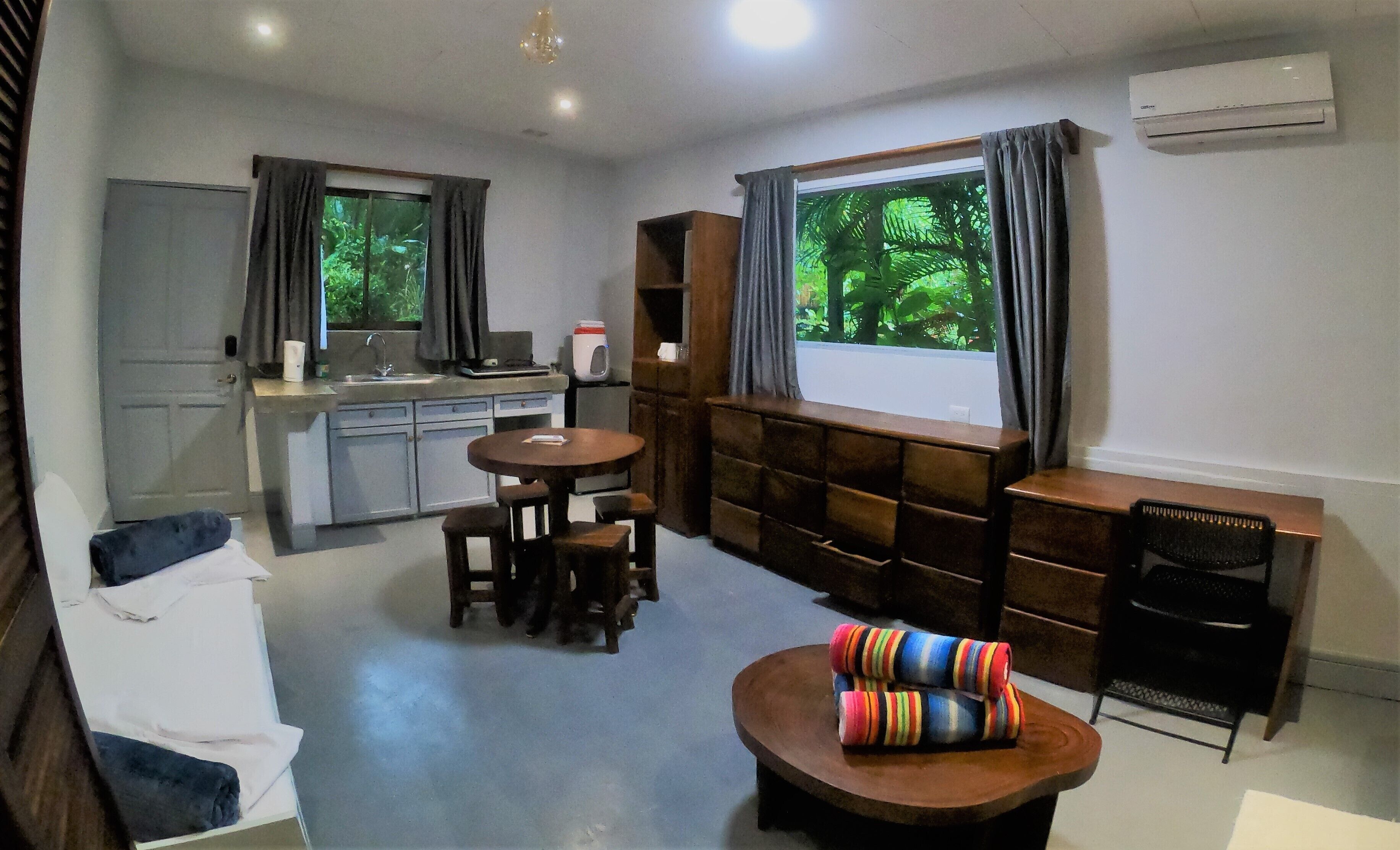 deluxe studio (rocamar) | in-room safe, free wifi, bed sheets