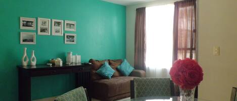 Townhome för familj - 2 sovrum | Vardagsrum | Platt-tv