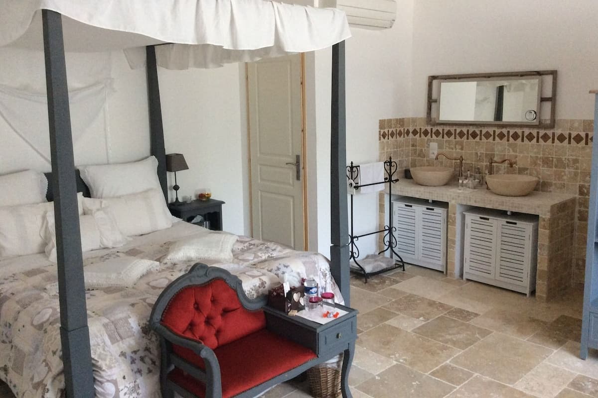 Romantic Triple Room, Ensuite, Park View | Wi-fi