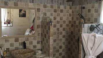 Cottage Confort, salle de bains attenante, vue piscine | Salle de bain
