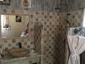 Comfort cottage, en-suite badkamer, uitzicht op zwembad | Badkamer