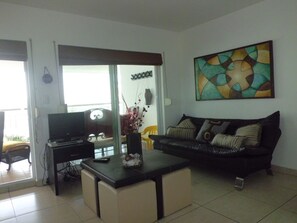 Familie appartement, 3 slaapkamers | Woonruimte | Een flatscreentelevisie