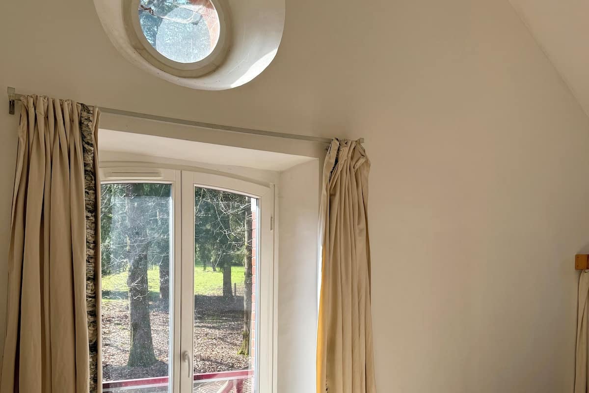 Standard Room (Polac) | 1 bedroom, premium bedding, soundproofing, iron/ironing board