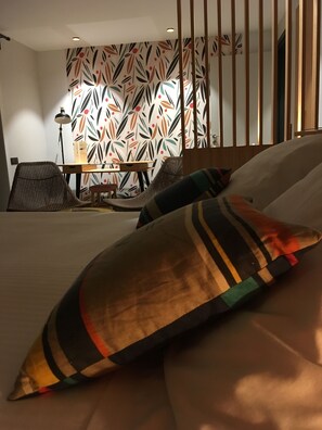 ห้องจูเนียร์, เตียงควีนไซส์ 1 เตียง, ปลอดบุหรี่, วิวเมือง | ผ้าม่านกันแสง, Wi-Fi ฟรี, ผ้าปูที่นอน