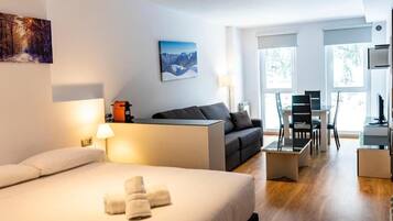 Studio (Loft) | Soundproofing, free cribs/infant beds, free WiFi, bed sheets