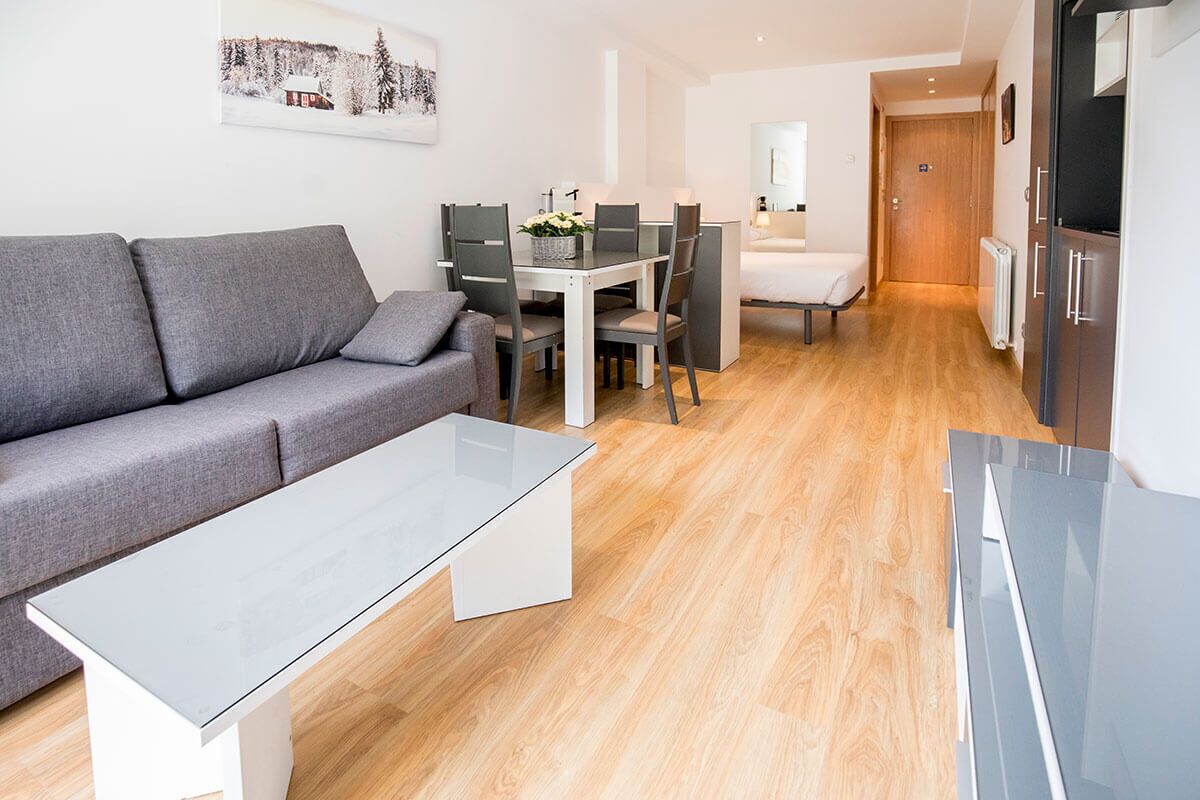 雪櫃、微波爐、爐具、特濃咖啡機