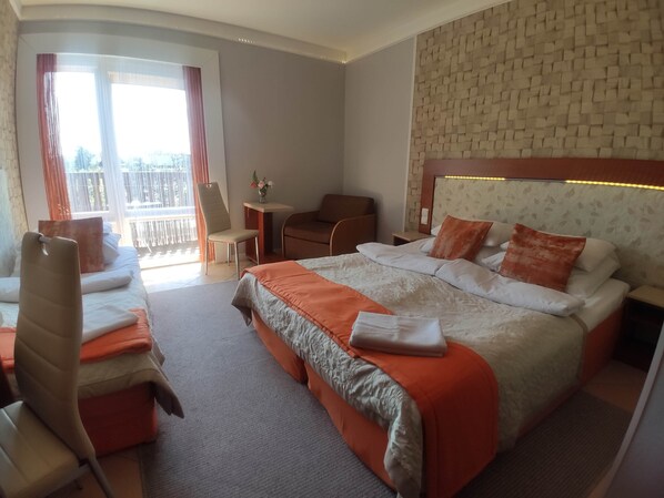 Trippelrum | Allergitestade sängkläder, individuell inredning och skrivbord