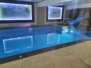 Inomhuspool och träningspool