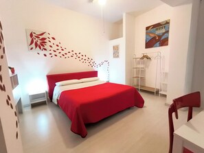 Familienapartment, Mehrere Betten, Stadtblick | Hochwertige Bettwaren, Daunenbettdecken, Schreibtisch