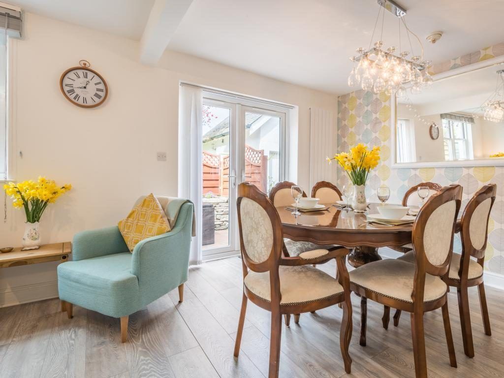 Meadowside Cottage | In-room dining