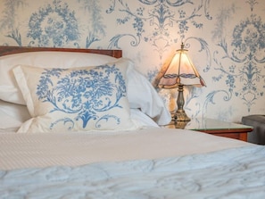 2 bedrooms, iron/ironing board, bed sheets - Lakeside Lodge (Cockermouth)