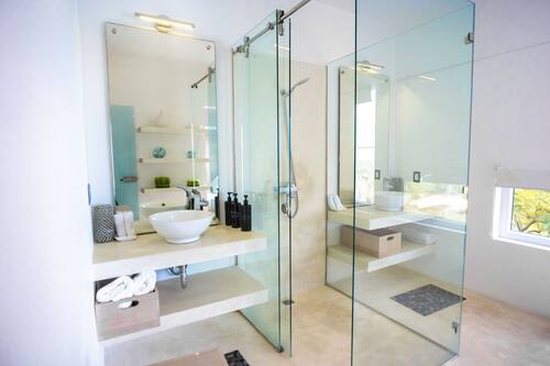 Casa Vista del Caribe: 5-Bedroom Villa | Bathroom | Free toiletries, hair dryer, towels