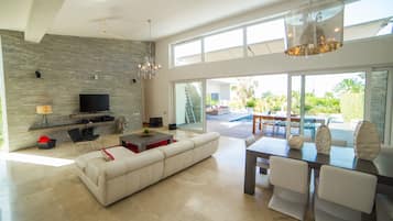 Casa Corazon: 5-Bedroom Villa with Priva | Living area