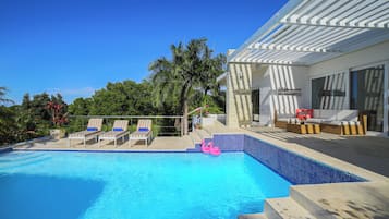 Casa Karma: 3-Bedroom Villa with Pool | 4 Schlafzimmer, hochwertige Bettwaren, Zimmersafe, individuell dekoriert