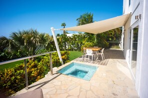 A rooftop pool area with a hot tub, outdoor furniture, and a pergola providing shade. - Villas Agua Dulce - Loft Corazon (Sosúa)