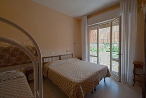 In-room safe, desk, laptop workspace, free WiFi - Hotel Versilia (Camaiore)