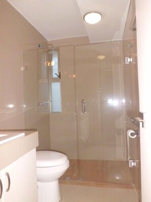 Maison mitoyenne Familiale, 2 chambres | Salle de bain | Douche, serviettes fournies