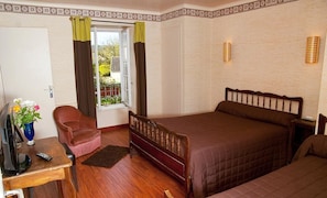 Blackout curtains, free WiFi, bed sheets