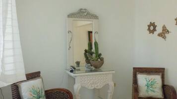 Family Townhome, 3 Bedrooms | Living area | Flat-screen TV