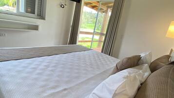 Chalé Premium Piscina | Roupas de cama premium, frigobar, Wi-Fi de cortesia, roupa de cama