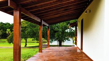 Chalé Experience Jardim PET | Vista do quarto