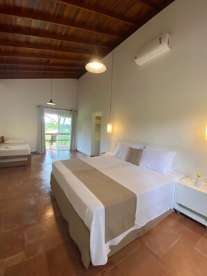 Premium bedding, minibar, free WiFi, bed sheets - Vale das Águas Fazenda Resort (Aguas de Santa Barbara)