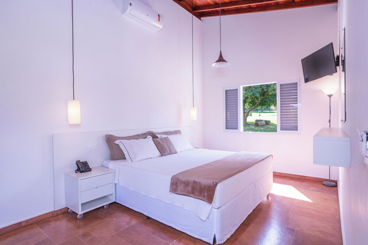 Premium bedding, minibar, WiFi (free), bed sheets