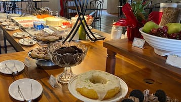 Free daily buffet breakfast