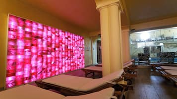 Couples treatment room(s), sauna, hot tub, steam room