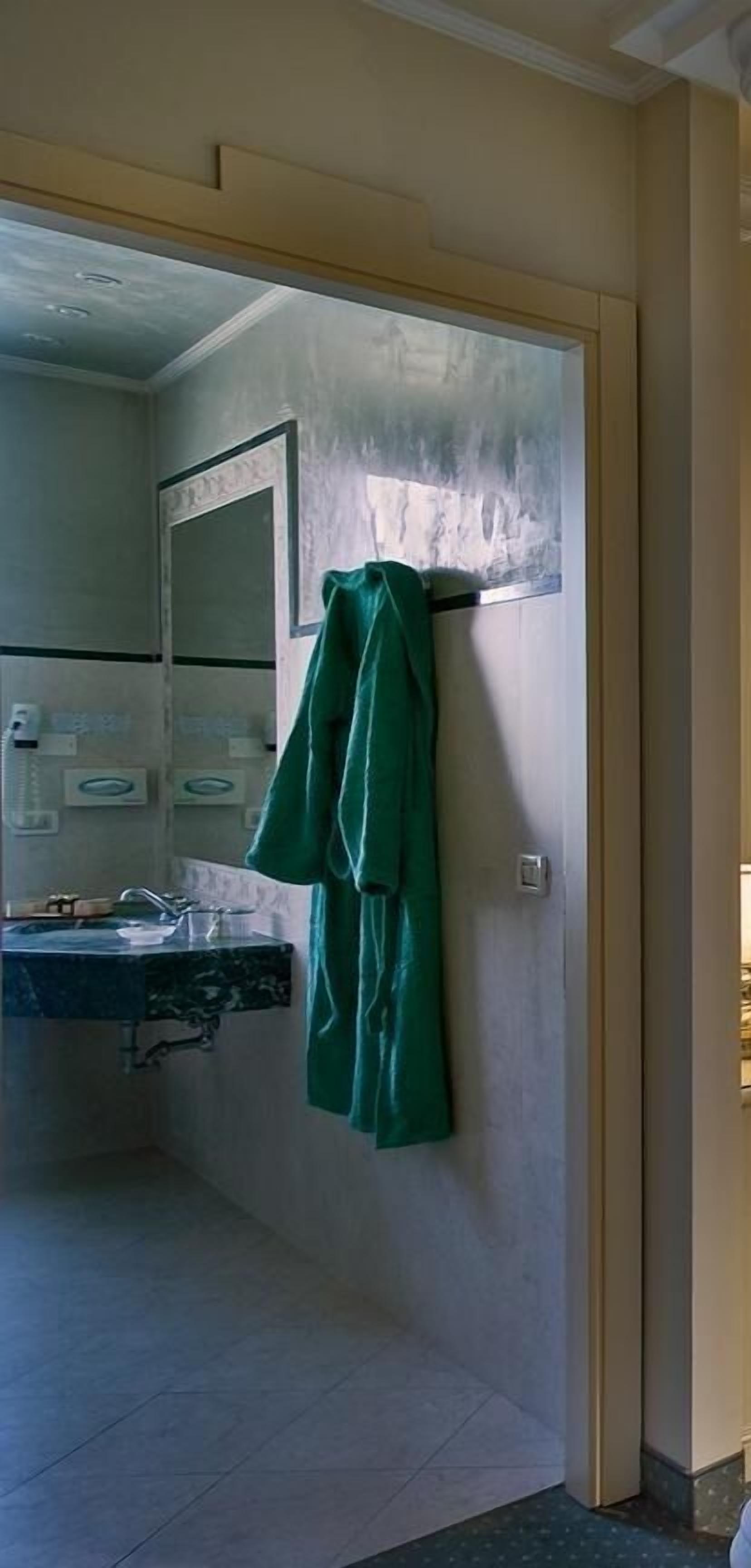 superior double or twin room | bathroom | shower, free toiletries, hair dryer, bidet