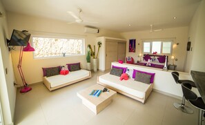 Deluxe Loft, 1 Bedroom, Smoking, Ocean View | Room amenity