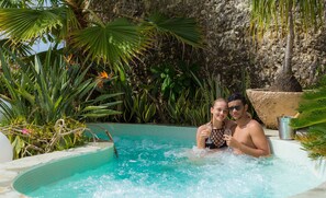 Outdoor spa tub - Villas Agua Dulce - Loft la Roca (Sosúa)