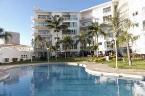 Outdoor pool - Condo Sol (Mazatlán)