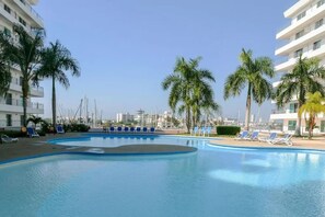 Outdoor pool - Condo Isa (Mazatlán)