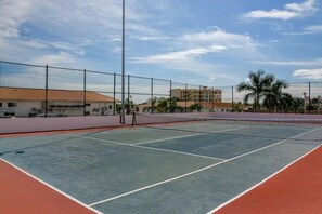 Tennis court - Condo Isa (Mazatlán)