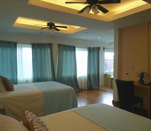 1 bedroom, premium bedding, desk, iron/ironing board - West End room (Roatan)