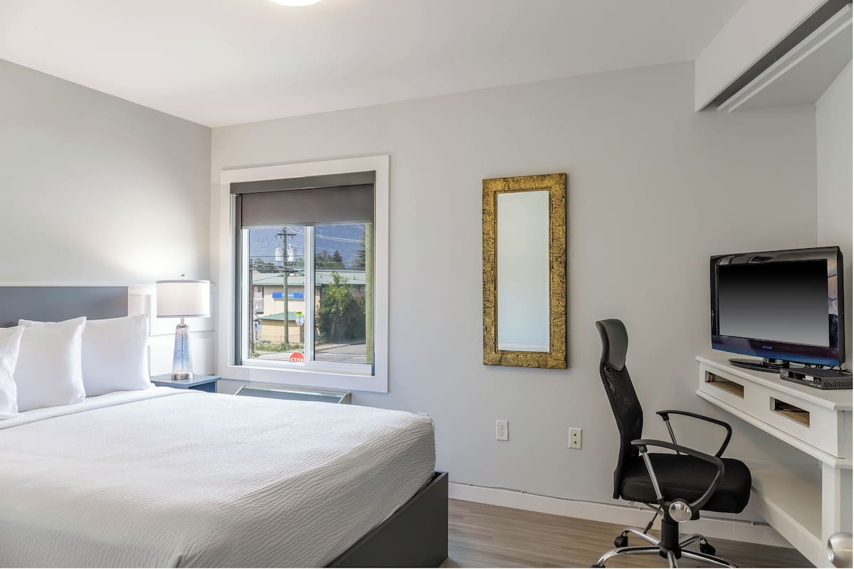 Deluxe Room, 2 Queen Beds, Non Smoking, Kitchenette | 1 bedroom, desk, iron/ironing board, free WiFi