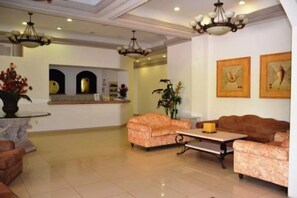 Coin salon dans le hall