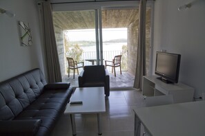 تلفزيون بشاشة مسطحة