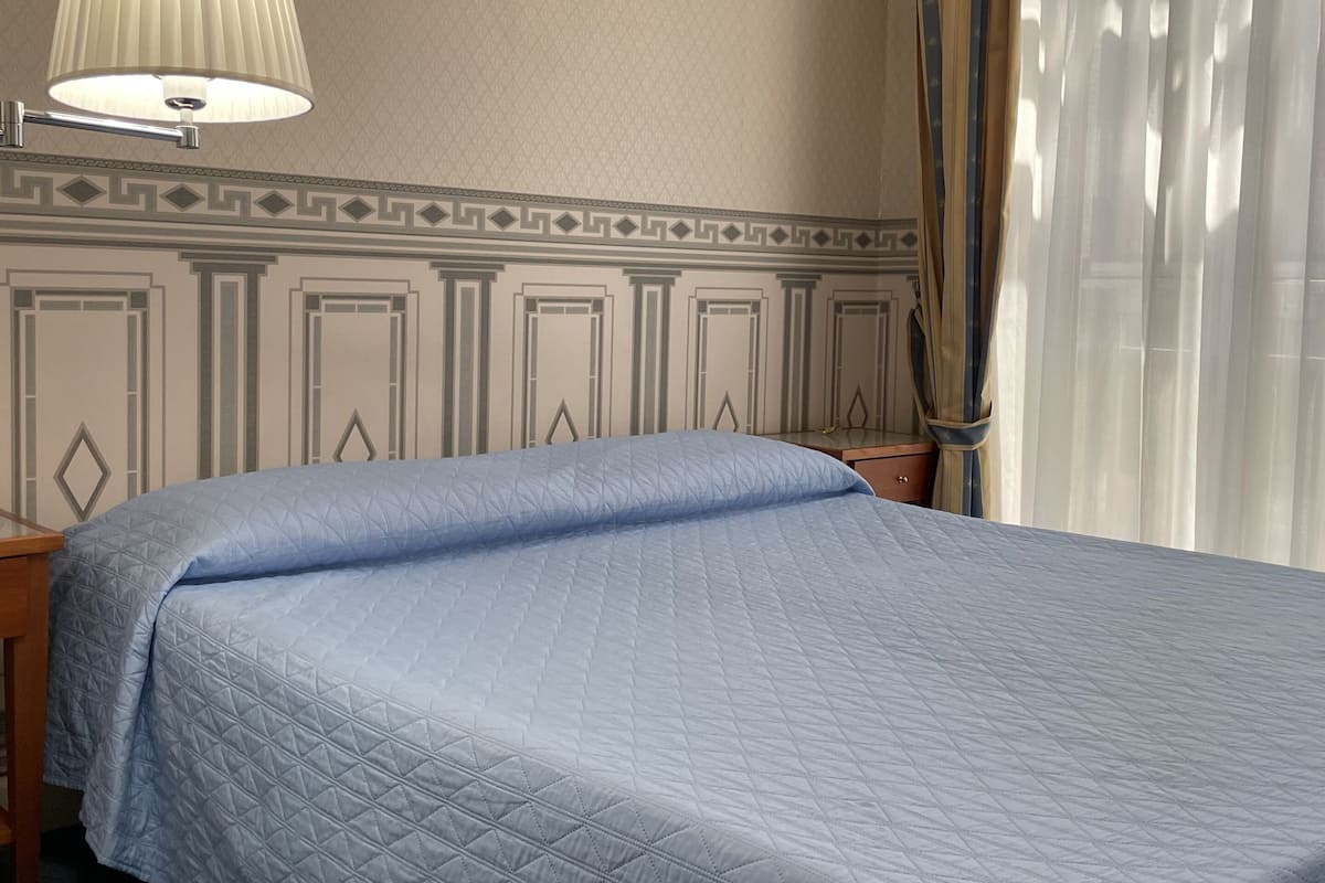 Comfort Room, 1 King Bed, Ensuite, Park View
