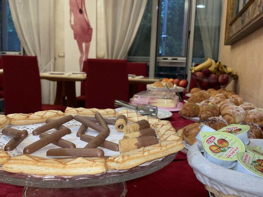 Free daily buffet breakfast