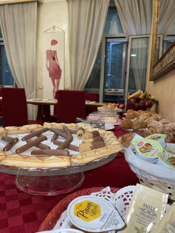 Tägliches inbegriffenes Frühstücksbuffet