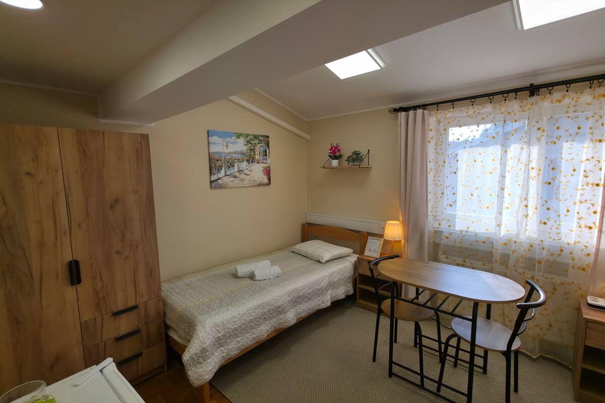 Classic-Zweibettzimmer | 3 Schlafzimmer, Bügeleisen/Bügelbrett, kostenloses WLAN, Bettwäsche
