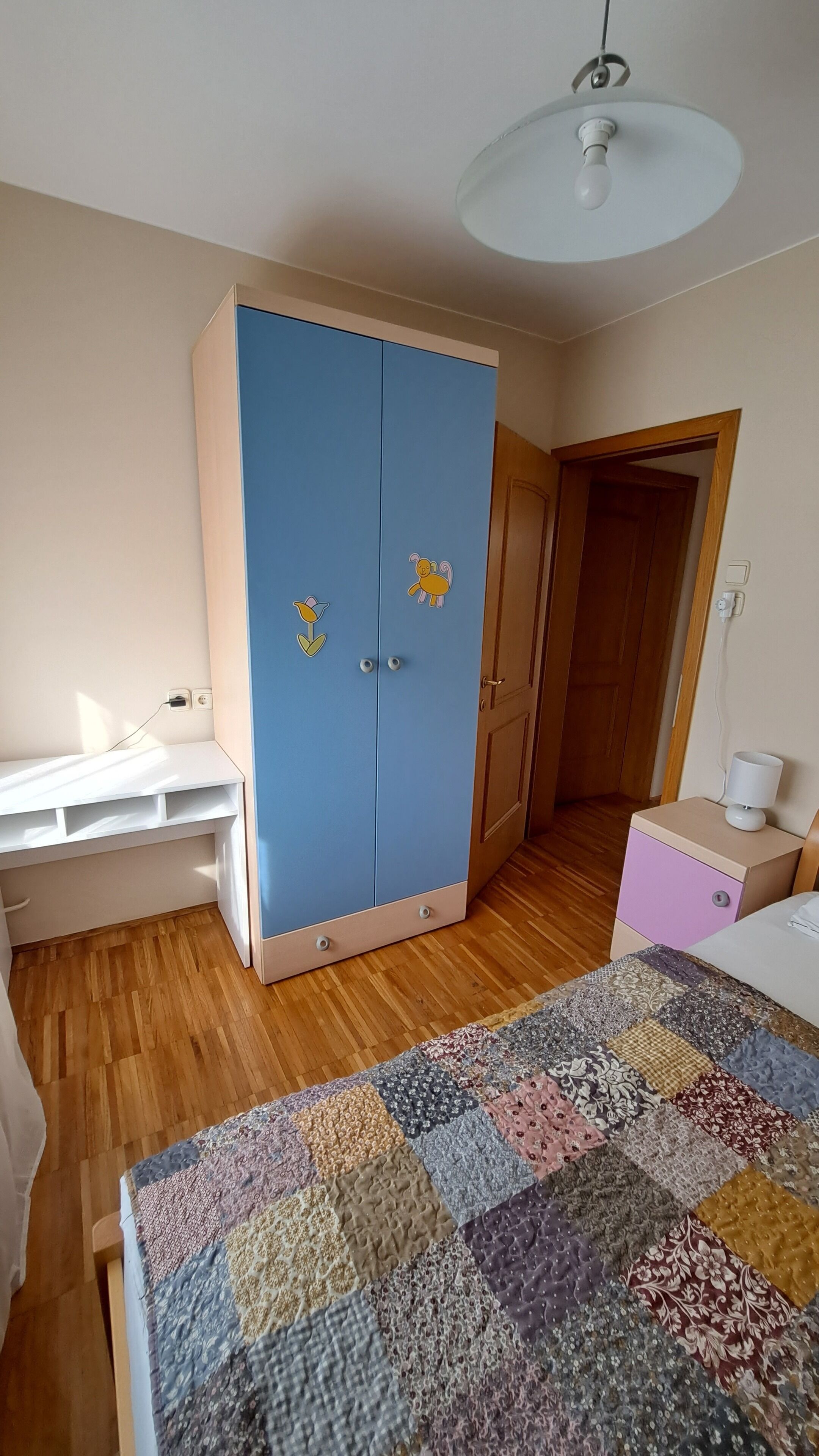 Apartment, 3 Schlafzimmer, eigenes Bad, zum Garten hin