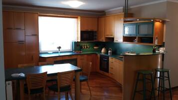 Frigorifero nell'area comune, forno a microonde nell'area comune